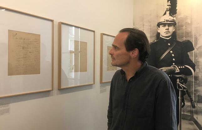 Alban Cerisier à la Galerie Gallimard, le 11 mai à Paris.