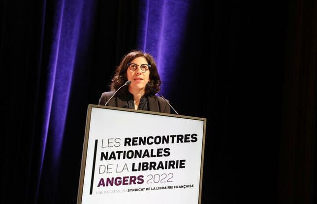 La ministre de la Culture Rima Abdul-Malak lors de l'ouverture des 6e Rencontres nationales de la librairie à Angers, le 3 juillet 2022.