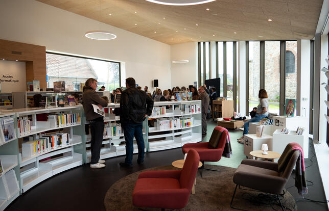 Intérieur de la médiathèque de Labourse, dans le Pas-de-Calais.