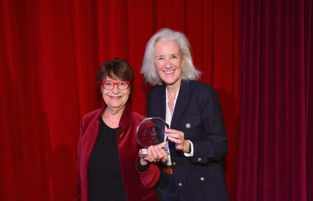 Evelyne Bloch-Dano et Tatiana de Rosnay, co-lauréates du prix Cocktail & Culture 2024