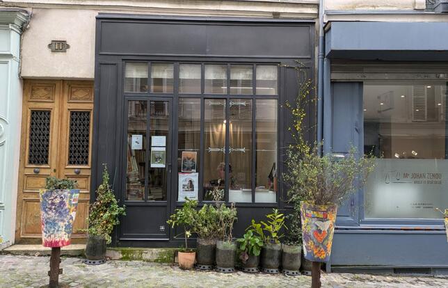 La façade de Cien Fuegos, unique librairie hispanophone de Paris