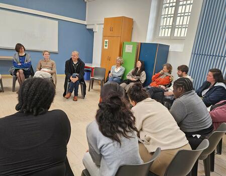 Rencontre entre Abdellah Taïa et des détenues à la prison pour femmes de Versailles