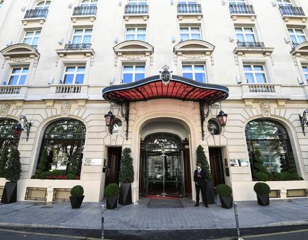 La façade de l'hôtel Royal Monceau, à Paris