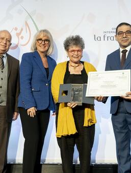 Le président du jury Bassam Baraké, l'Administratrice de l'OIF Caroline St-Hilaire, Souad Labbize et le Directeur du département des sciences et de la recherche scientifique Muhamad Abu Darwich.