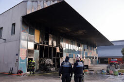 La bibliothèque Chantal-Mauduit a entièrement brûlé après l'attaque à la voiture-bélier